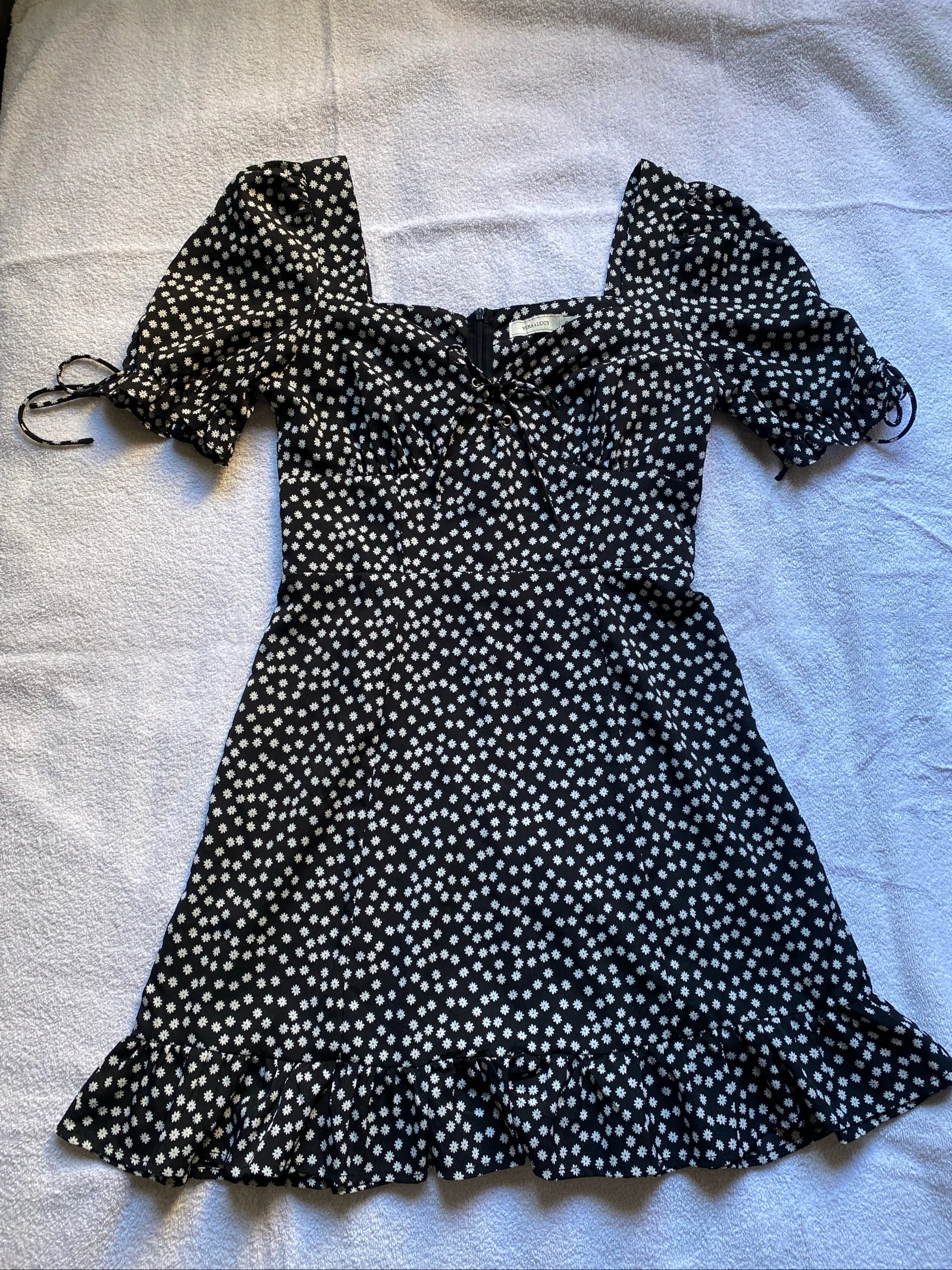 Robe noire à fleurs Vera & Lucy – Taille S